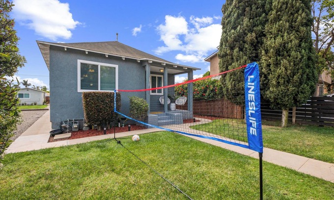Stockton House | Golden Hill 3BR Sleeps 8 Near Zoo & Downtown