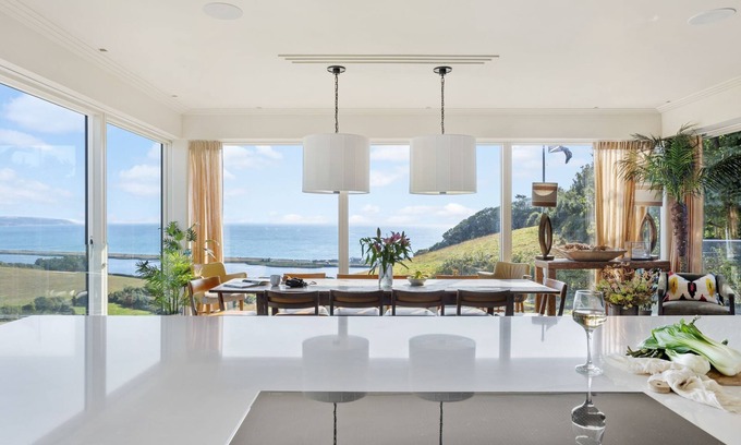 Stokenham House | Golden Meadow - a house that sleeps 14 guests in 7 bedrooms