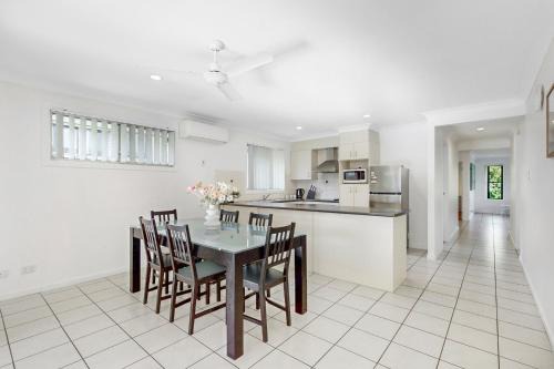 Upper Coomera House | Golden Moments Family Stay