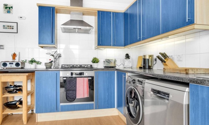 Brighton House | Golden Sunset House Free Parking By My Getaways