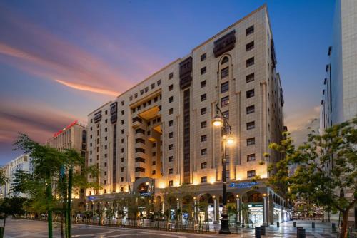 Medina Hotel | Golden Tulip Al Shakreen