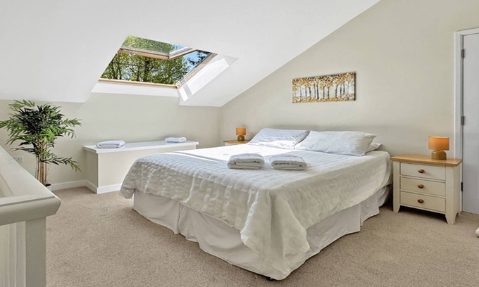 East Tisted Cottage | Goldridge - a cottage that sleeps 4 guests in 1 bedroom