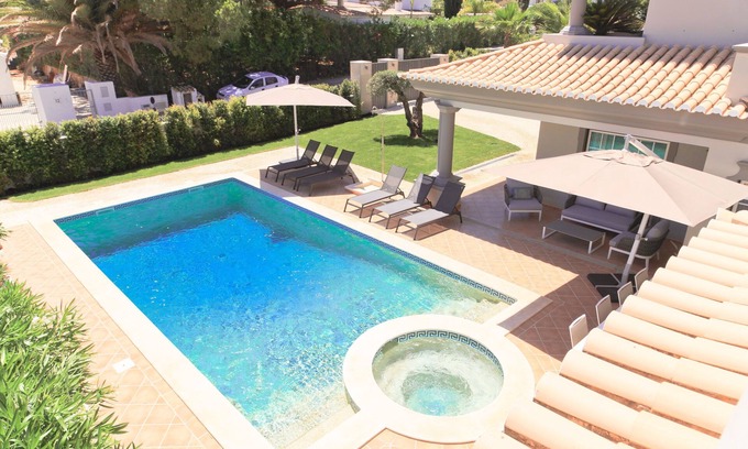 Vale do Garrao House | Golf and Beach Villa in Algarve, Portugal