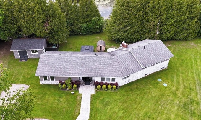 Lindsay House | Golf Course Cottage in Little Britain