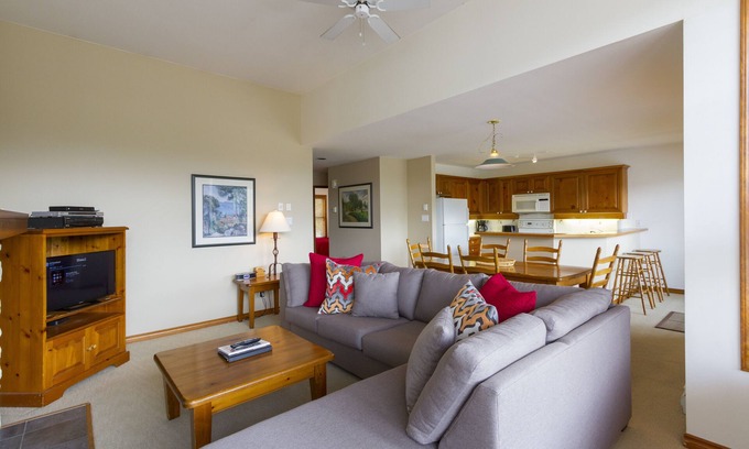 Blackcomb House | Golf Getaway w/ Hot tub, Parking