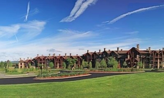 Hamburg Hotel | Golf, Spa, Swim & Ski at Grand Cascades Crystal Springs Resort