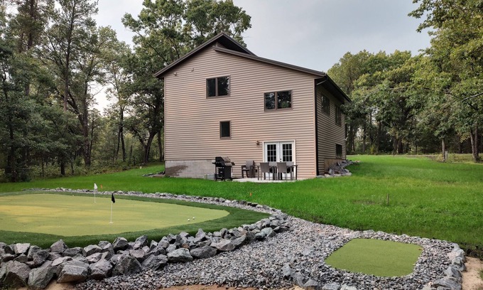 Rome Cabin | Golfers Paradise | Private Practice Facility | Near Sand Valley Golf Resort
