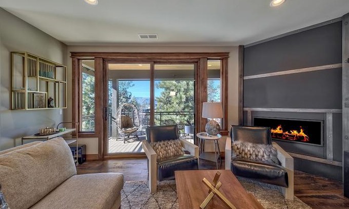 South Lake Tahoe Villa | Gondola Vista 18 - 4 Br Townhouse