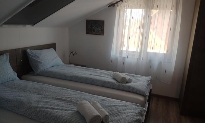 Biharia House | Gondos Vendégház