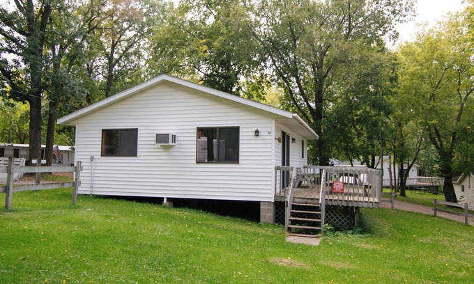Richmond Cabin | Good Ol' Days, a 3BR cabin with lake views situated at Riverside Resort