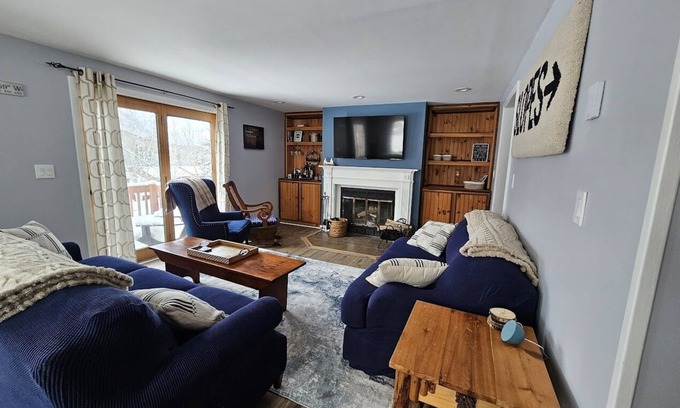 North Creek House | Gore Mnt. Adirondack 23E skis for rent