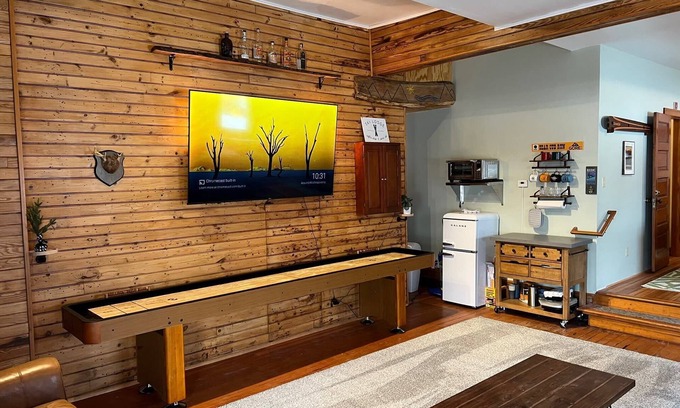 North Creek House | Gore Mountain Getaway Huge house with 3 Apartments