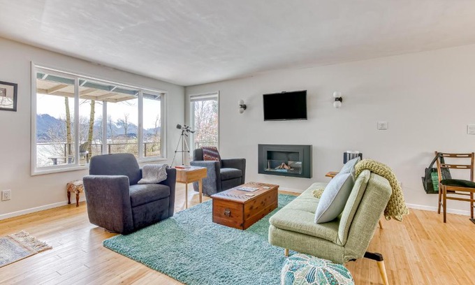 Stevenson House | Gorge View