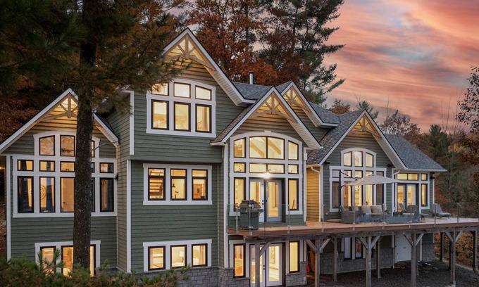 Utterson Cottage | Gorgeous 8Bed, 5Bath Cottage on 3 Mile Lake! Spacious Deck! Privacy! Views!