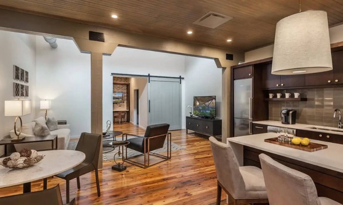 West End Condo | GORGEOUS 1 BR on MAIN #3
