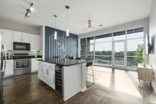 St. Edwards Apartment | Gorgeous 2B on South Congress with Pool Gym