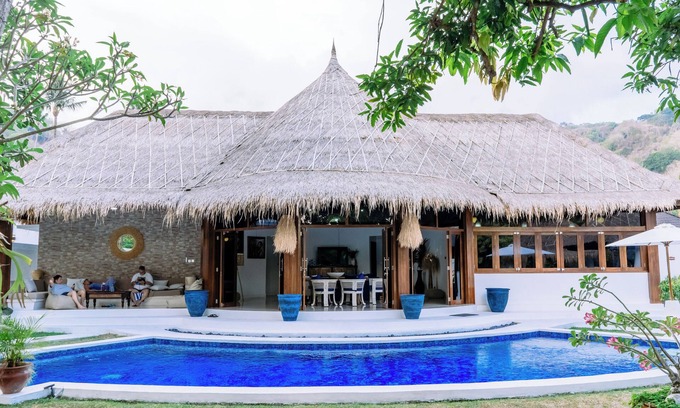 Senggigi Villa | Gorgeous 3 bedroom villa ,traditional style with all the modern conveniences.