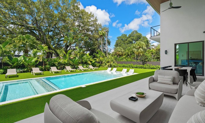 North Miami Beach House | Gorgeous 9BR Villa Jasper