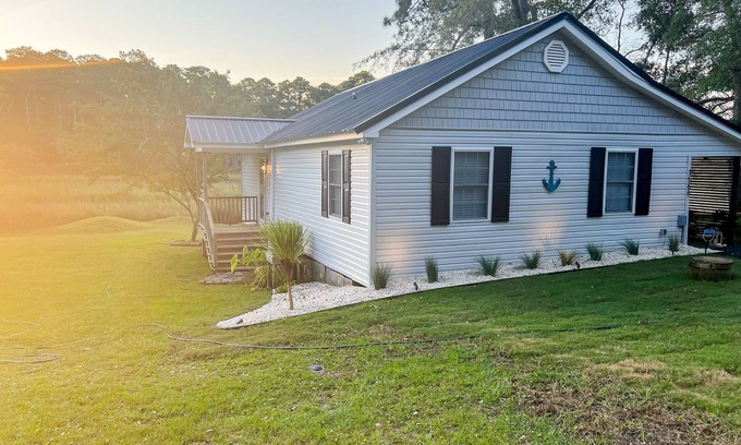 Shallotte House | Gorgeous creekside cottage with firepit, board games, dock, deck, & washer/dryer
