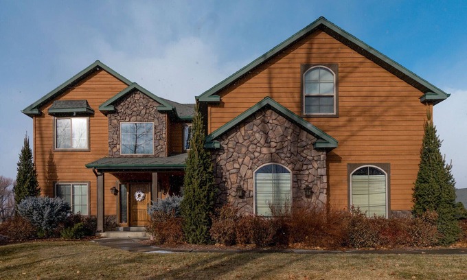 Eden House | Gorgeous Eden 5200 sq ft Home Near 3 Ski Resorts