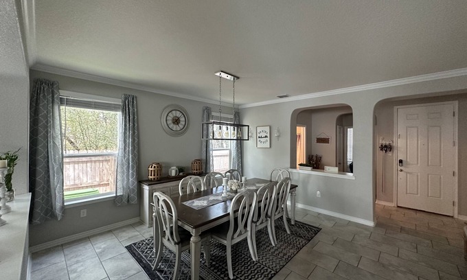San Antonio House | Gorgeous Home centrally located and by Sea world , Six Flags and Downtown.