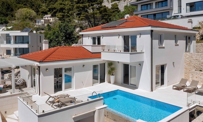 Bast House | Gorgeous home in Baska Voda with sauna