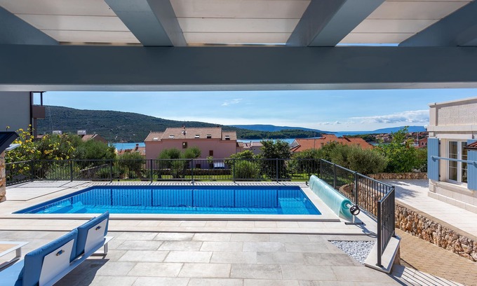 Cres House | Gorgeous home in Cres with kitchen