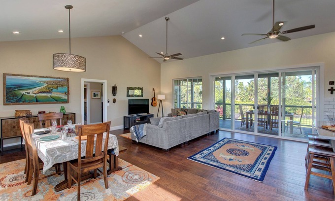 Keaau House | Gorgeous Home on Landscaped Acre-2BR/2BA