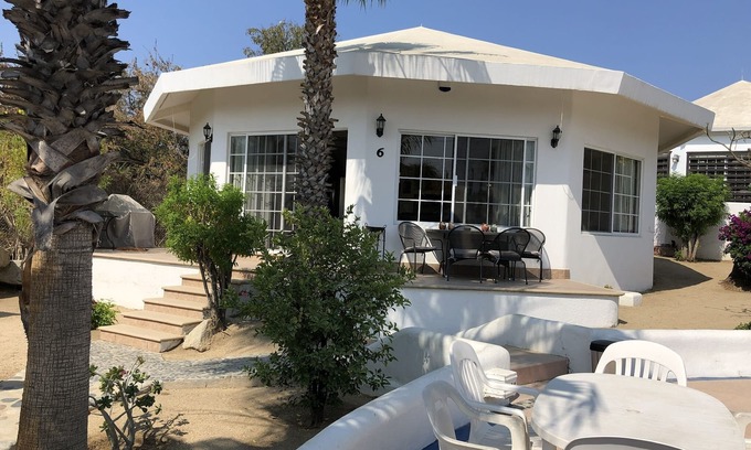 Cerro de Los Venados House | Gorgeous house in a neighbourhood surrounded by palm trees.