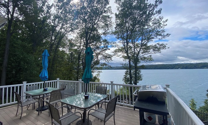 Skaneateles House | Gorgeous lakefront home on the East side of Skaneateles lake