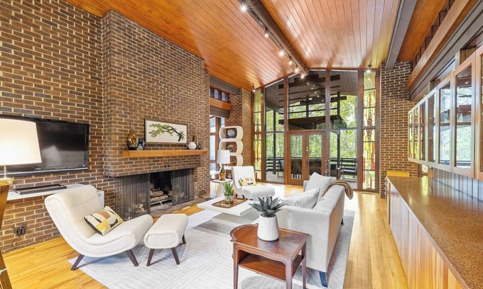 Chapel Hill House | Gorgeous Mid-Century Near UNC Premier Neighborhood