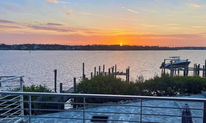 Englewood House | Gorgeous Modern 2 BR/2 BA Pool House on Lemon Bay/Priv Beach access steps away