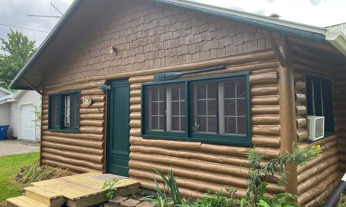 Houghton Lake House | Gorgeous Rustic Cabin by the Lake