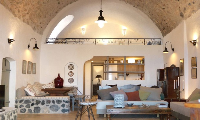 Exo Gonia Villa | Gorgeous Santorini Villa | 3 Bedrooms | Villa Illumi | Spacious Terrace