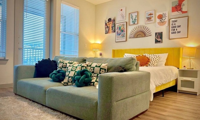 Sherman Apartment | Gorgeous studio apartment in Sherman with pool, WiFi, gym, washer/dryer,