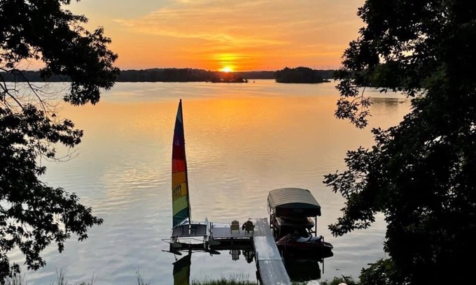 Juneau Cottage | Gorgeous sunrises will kick off your day at the lake