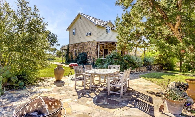 Bandera Cottage | Gorgeous Texas Hill Country Vacation Rental Ideal for Family Weekend Getaways near San Antonio