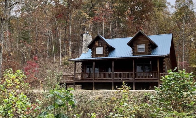 Means Cabin | Gorgeous, tree top views from this cabin