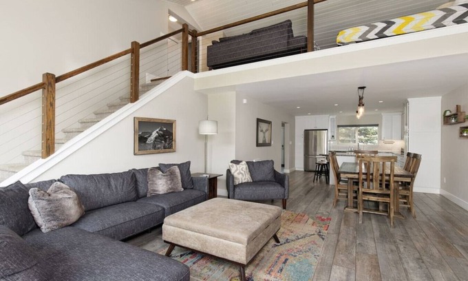 Big Sky House | Gorgeous Vacation Chalet: Hot Tub, Wood Stove
