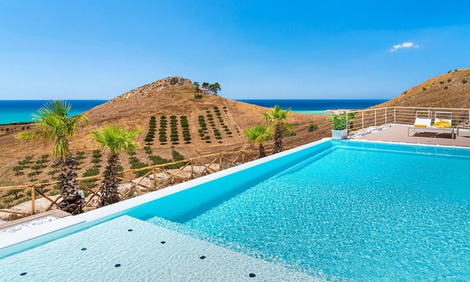 Montallegro Villa | Gorgeous villa with pool and sea view in Bovo Marina