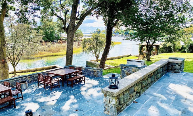 Mamaroneck House | GORGEOUS WATER FRONT HOUSE/HUGE GARDEN & SEA ACCESS
