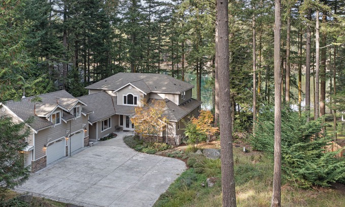 Roche Harbor House | Gorgeous Waterfront Home w/Hot Tub! (RH Manor)