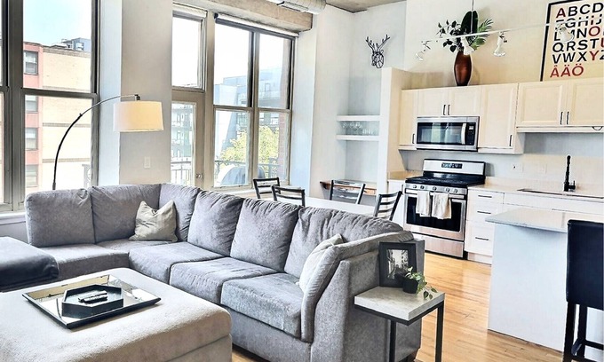 Near West Side Apartment | Gorgeous West Loop Loft —1Br1Ba —Perfect Location —3MONTH MIN OTHERWISE FLEXIBLE