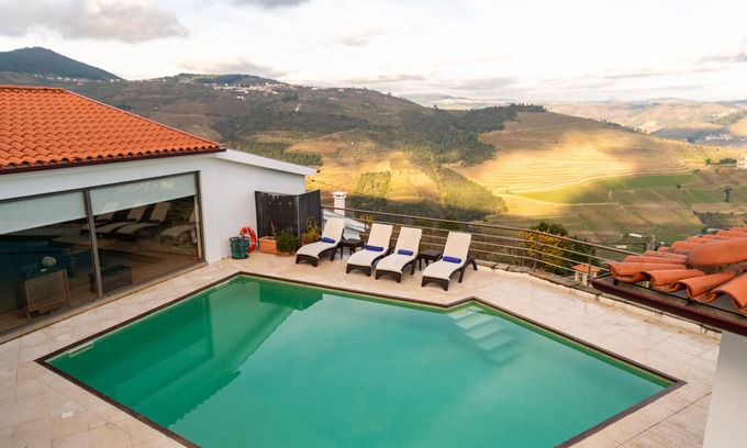Gouvaes Villa | Gouv&atilde;es House by Hopstays | Pool & Douro View