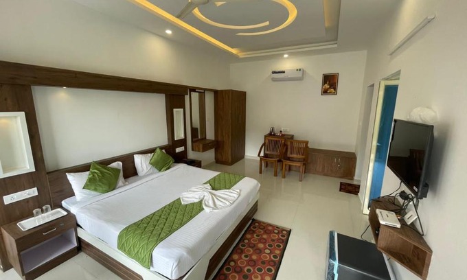 Kunchithanny House | Grace Munnar Resort