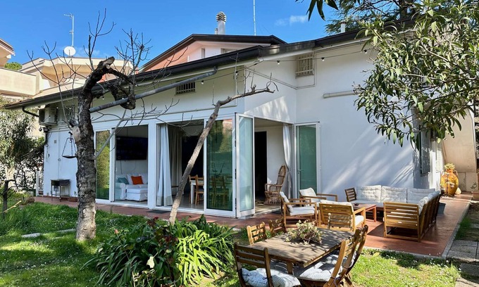 Alba Villa | GRAN SASSO Apartment of Villa Renata Riccione