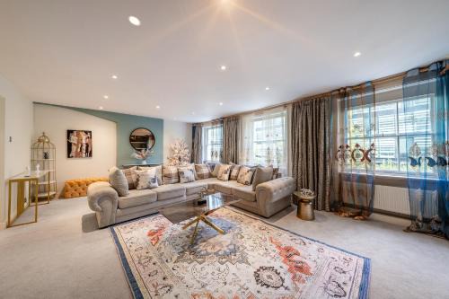 Paddington Villa | GRAND 200 SqM 3-Bedroom VILLA