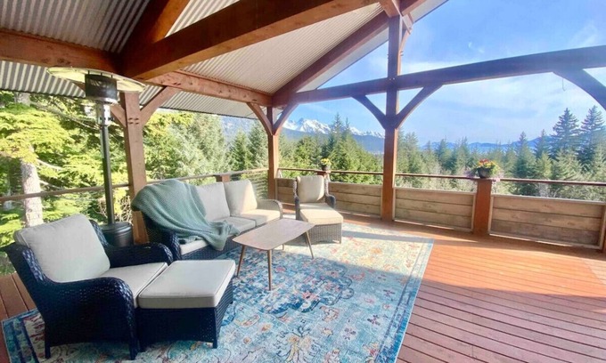 Seward House | Grand Bear Den - Eco-Luxury with a view