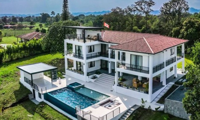 Montenegro Villa | Grand Cypress Luxury Home nAmazing location/outdoor Pool, free Wifi ,nTerraza