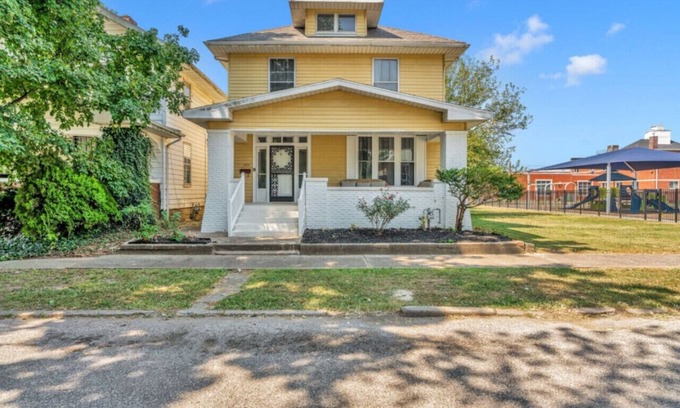 Evansville House | Grand Estates Room 6